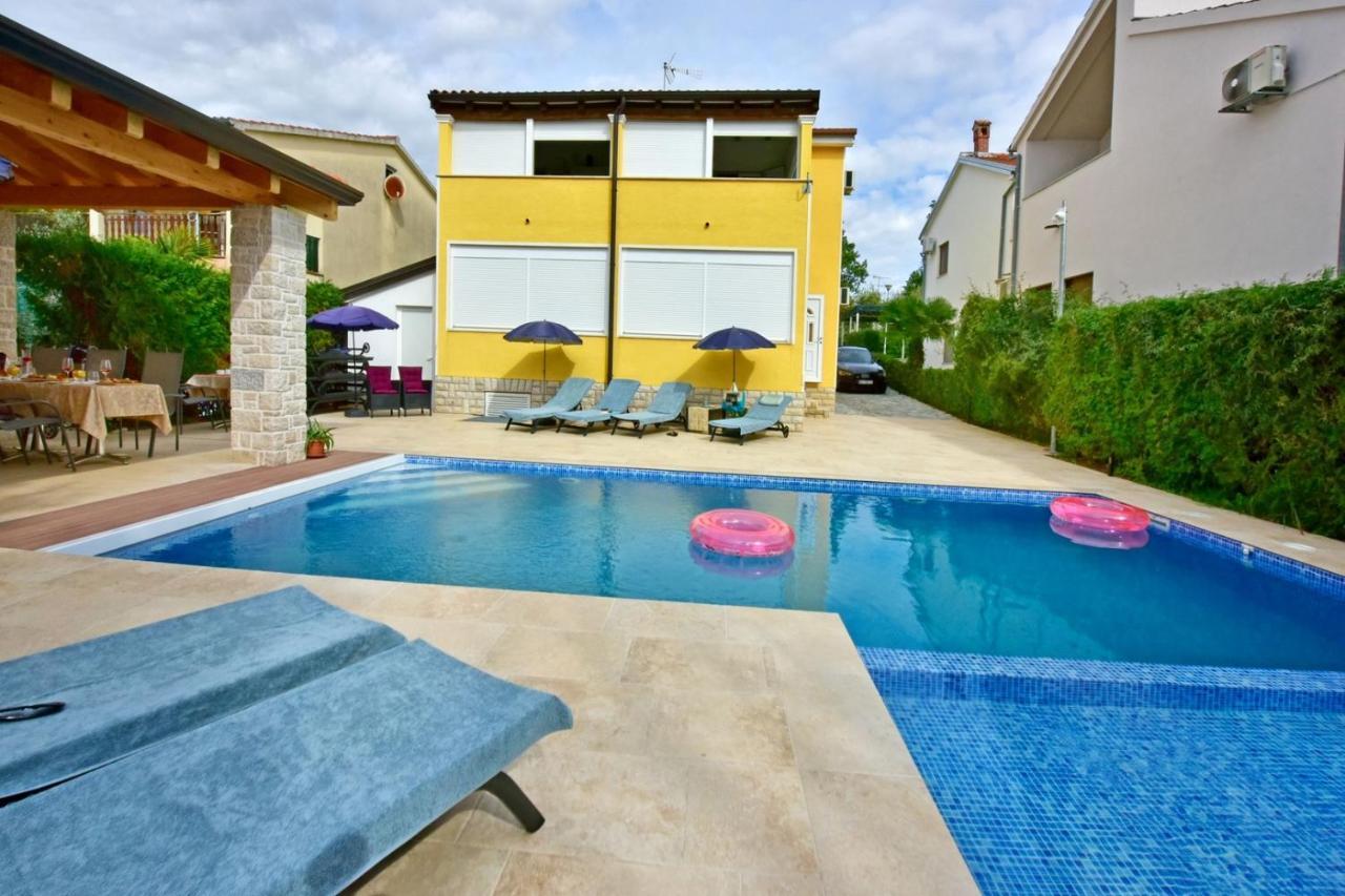 Apartments House Anna For Max 13 Persons In Porec, Pet Friendly Exterior foto