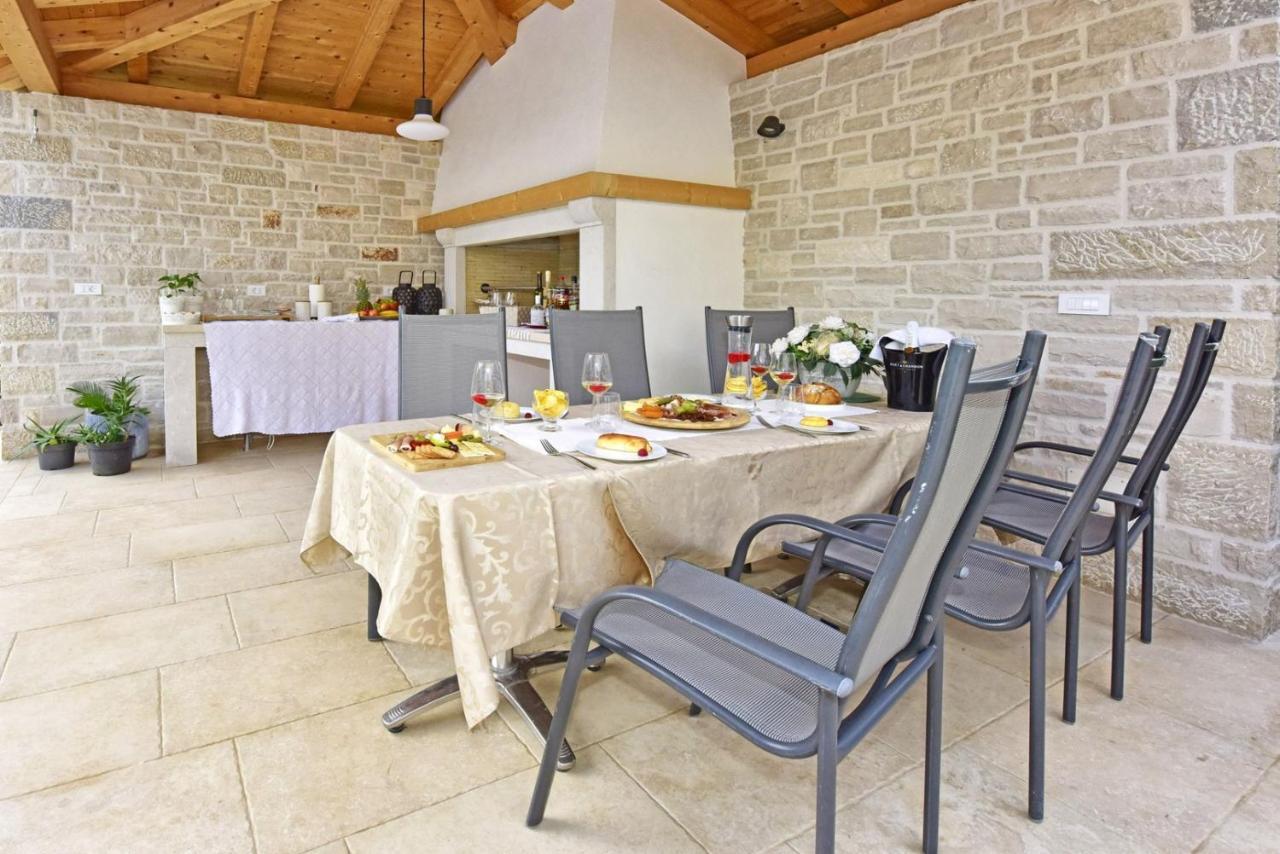 Apartments House Anna For Max 13 Persons In Porec, Pet Friendly Exterior foto