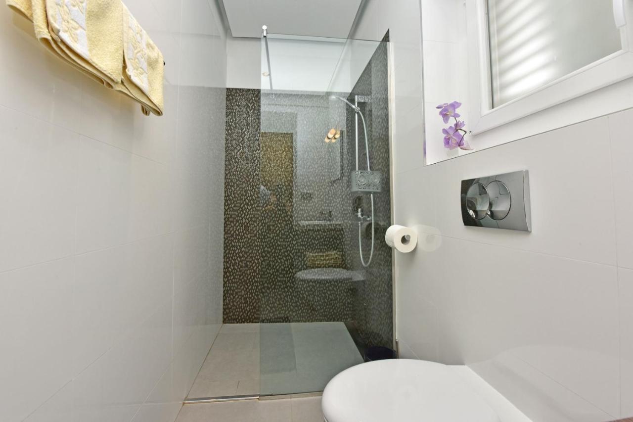 Apartments House Anna For Max 13 Persons In Porec, Pet Friendly Exterior foto