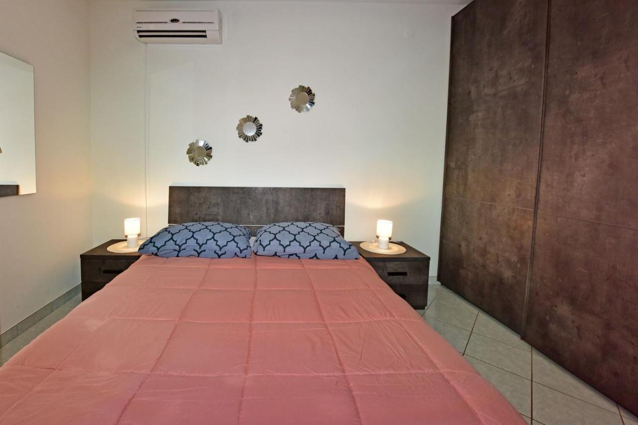 Apartments House Anna For Max 13 Persons In Porec, Pet Friendly Exterior foto
